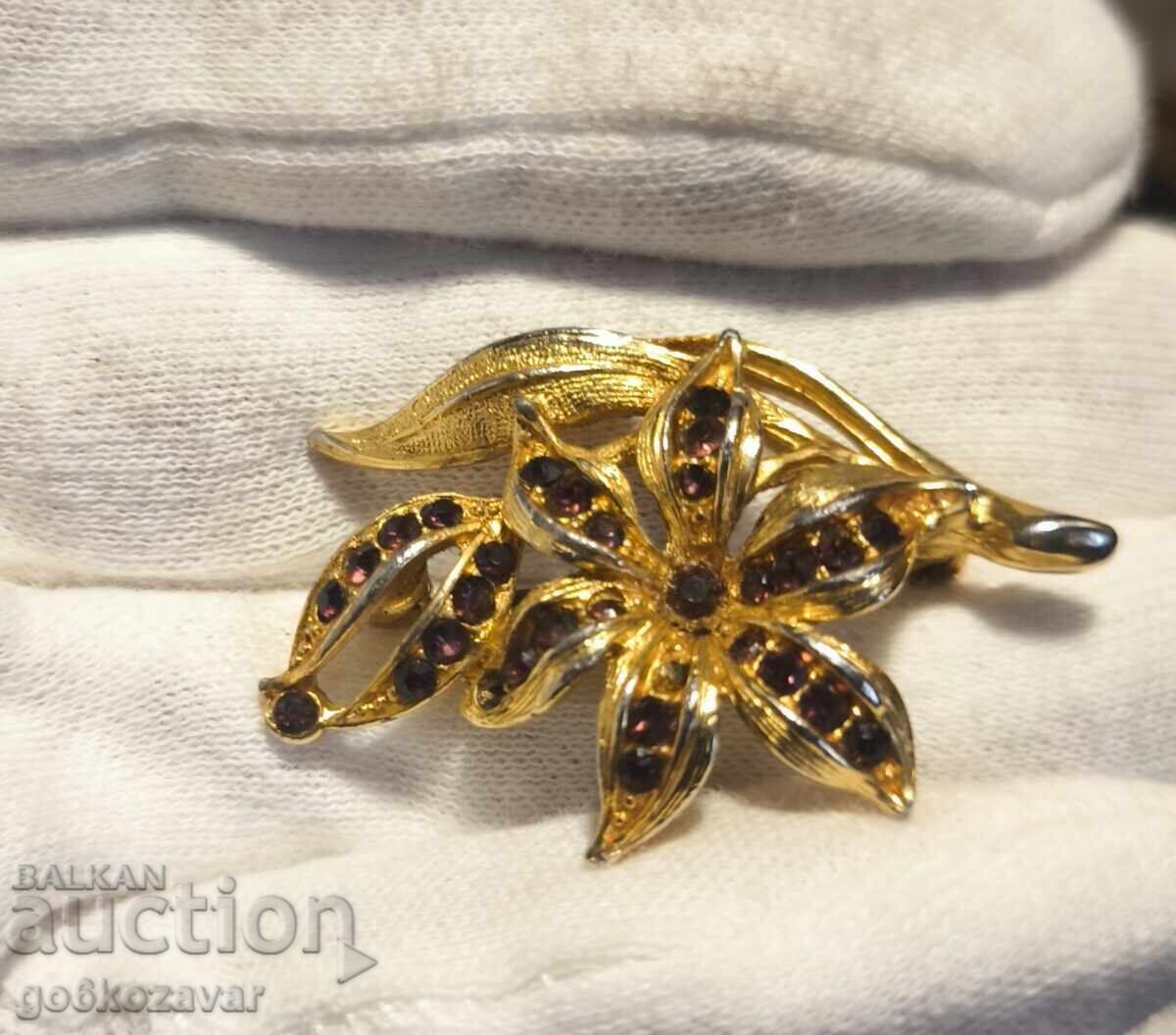 Vintage brooch with purple crystals in gold color! Vintage brooch with purple crystals in gold color!