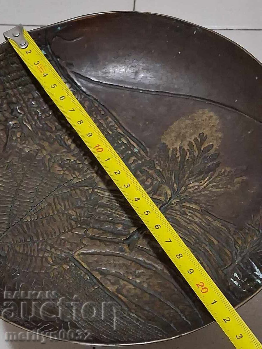 Bronze sculpture bowl bonbonniere bas-relief figure 70s with price 155.00 BGN | € 79.25 Bronze sculpture bowl bonbonniere bas-relief figure 70s with price 155.00 BGN | € 79.25