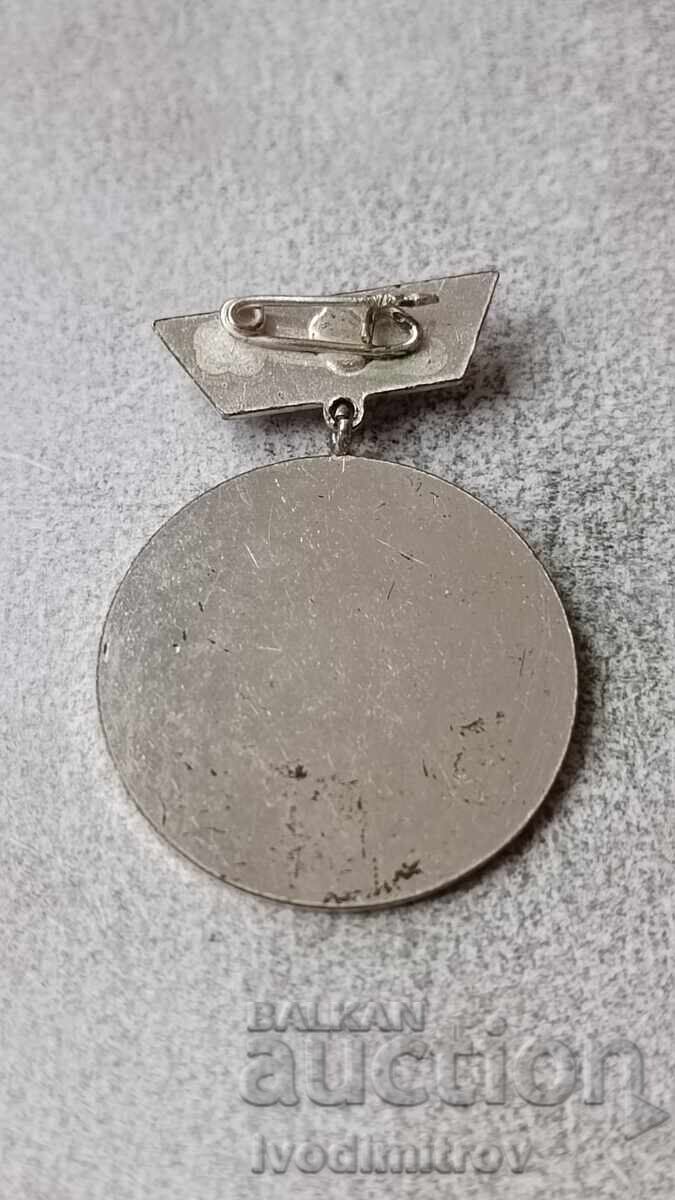 Znachka MK Kremikovtsi Za dŭlgogodishen trud - ασημένια με τιμή 5.85 BGN | € 2.99 Znachka MK Kremikovtsi Za dŭlgogodishen trud - ασημένια με τιμή 5.85 BGN | € 2.99