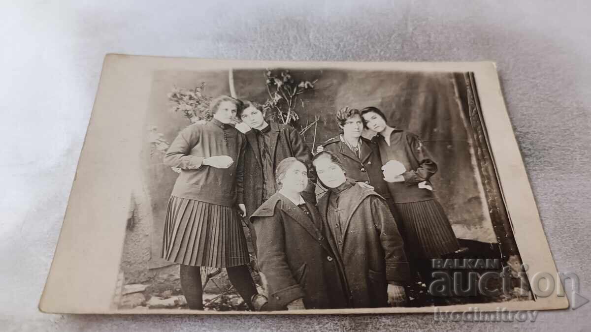 Снимка Шест млади момичета Снимка Шест млади момичета