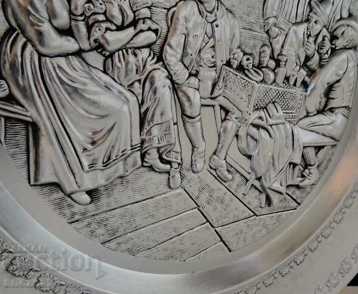 Аукцион Калаена чиния с картина Сватосване,калаена сватба. Аукцион Калаена чиния с картина Сватосване,калаена сватба.