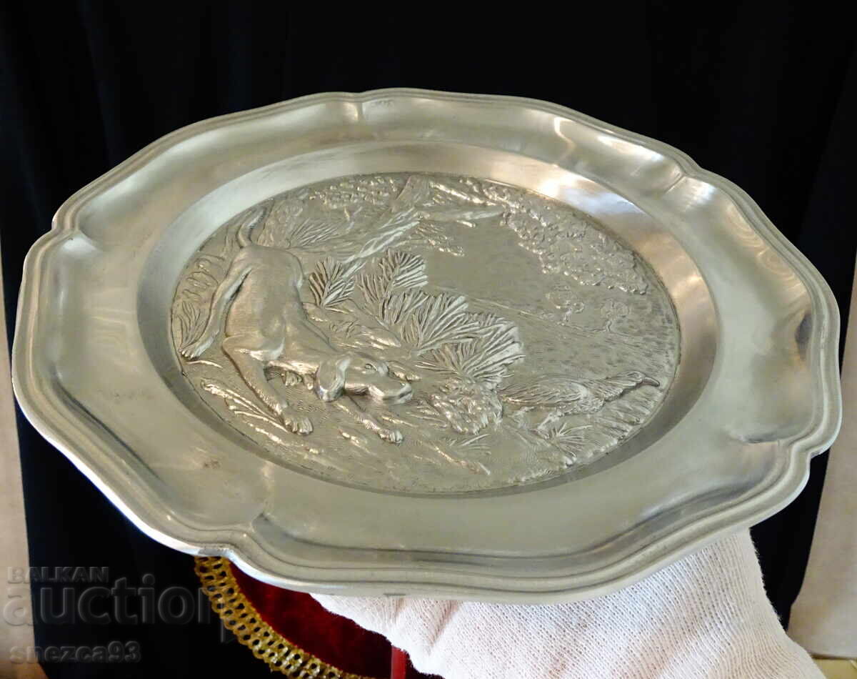 Kalayna plate with hunting scene, Dog stalking pheasant with price 36.00 BGN | € 18.41 Kalayna plate with hunting scene, Dog stalking pheasant with price 36.00 BGN | € 18.41