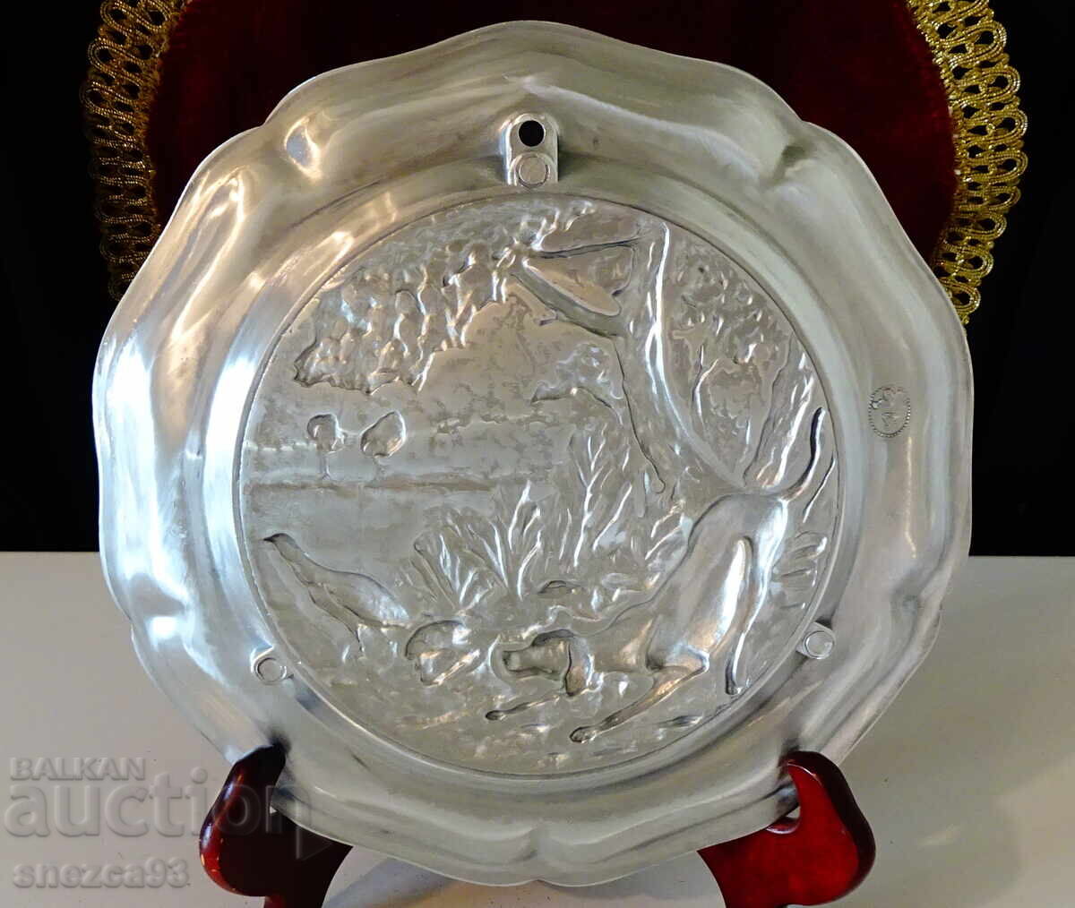 Auction Kalayna plate with hunting scene, Dog stalking pheasant Auction Kalayna plate with hunting scene, Dog stalking pheasant