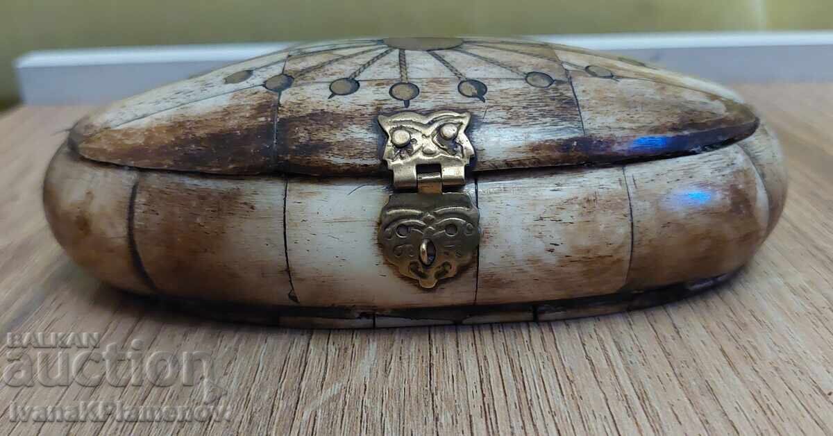 Кутийка от кост и месинг за колекционери с цена 50.00 лв. | € 25.56 Кутийка от кост и месинг за колекционери с цена 50.00 лв. | € 25.56