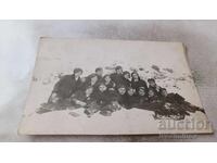 Fotografie Elevi din clasa a VIII-a, Luovit, iarna 1933