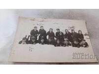 Fotografie Elevi din clasa a VIII-a, Luovit, iarna 1933