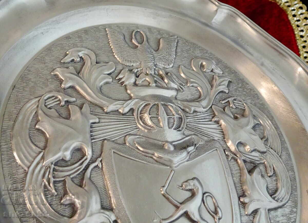 Аукцион Калаена чиния с рицарски семеен герб,калаена сватба. Аукцион Калаена чиния с рицарски семеен герб,калаена сватба.