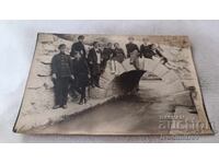 Снимка Луковитъ Ученици покрай воден канал