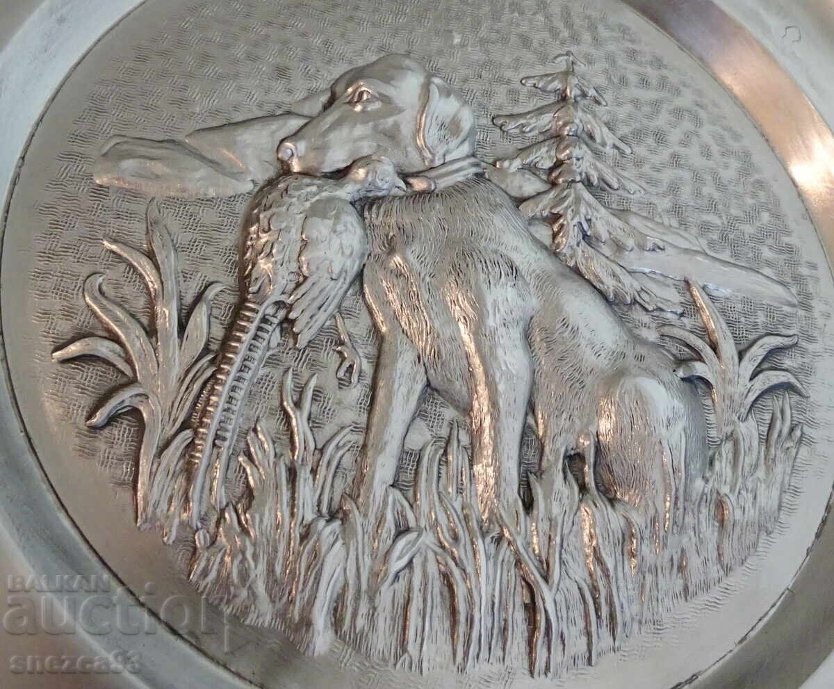 Kalayna plate with hunting scene, Dog with pheasant with price 36.00 BGN | € 18.41 Kalayna plate with hunting scene, Dog with pheasant with price 36.00 BGN | € 18.41