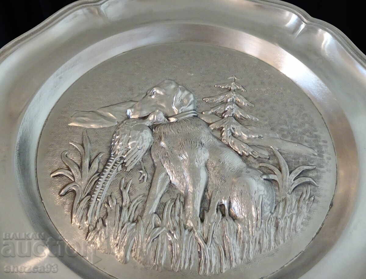 Auction Kalayna plate with hunting scene, Dog with pheasant Auction Kalayna plate with hunting scene, Dog with pheasant