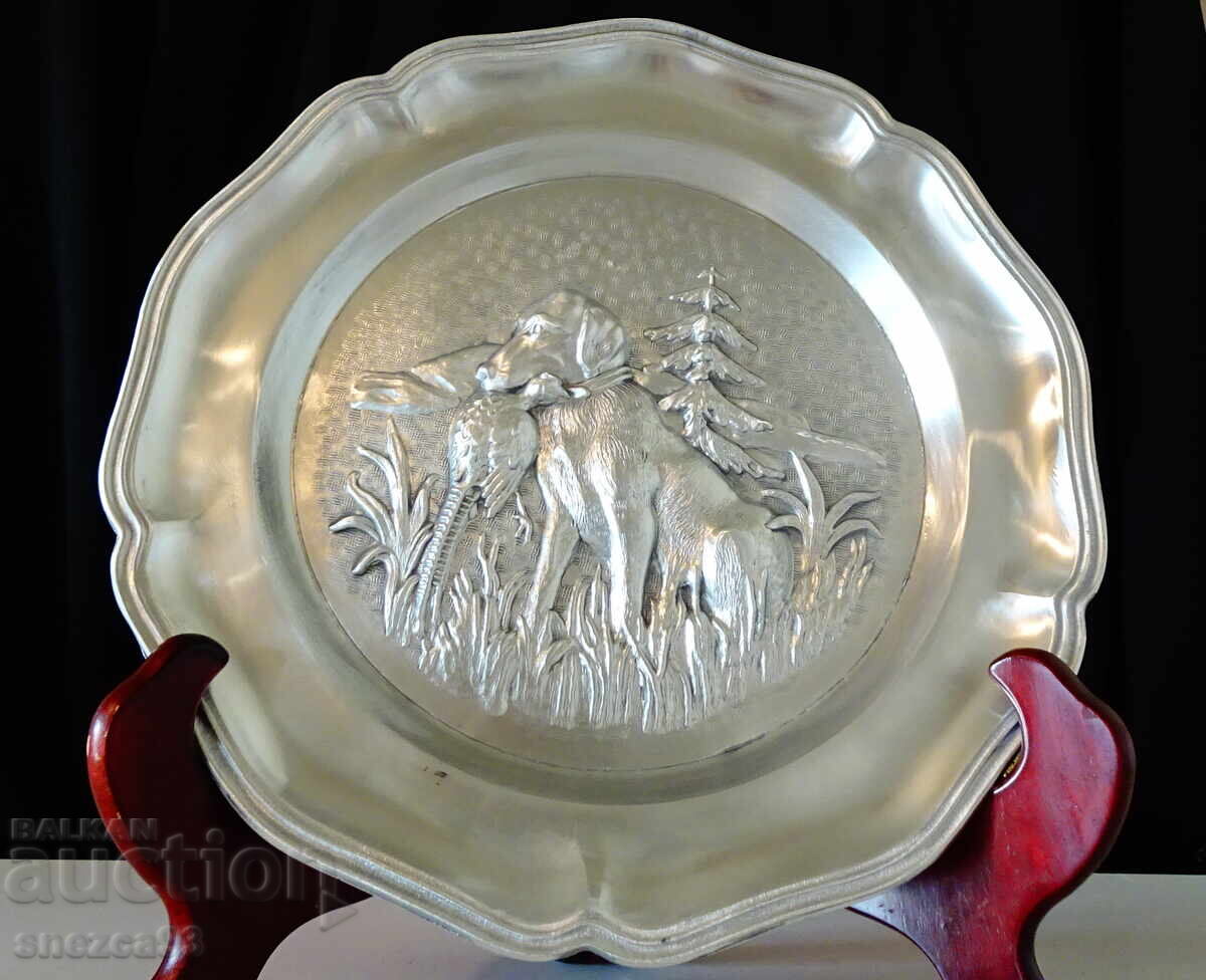 Kalayna plate with hunting scene, Dog with pheasant Kalayna plate with hunting scene, Dog with pheasant