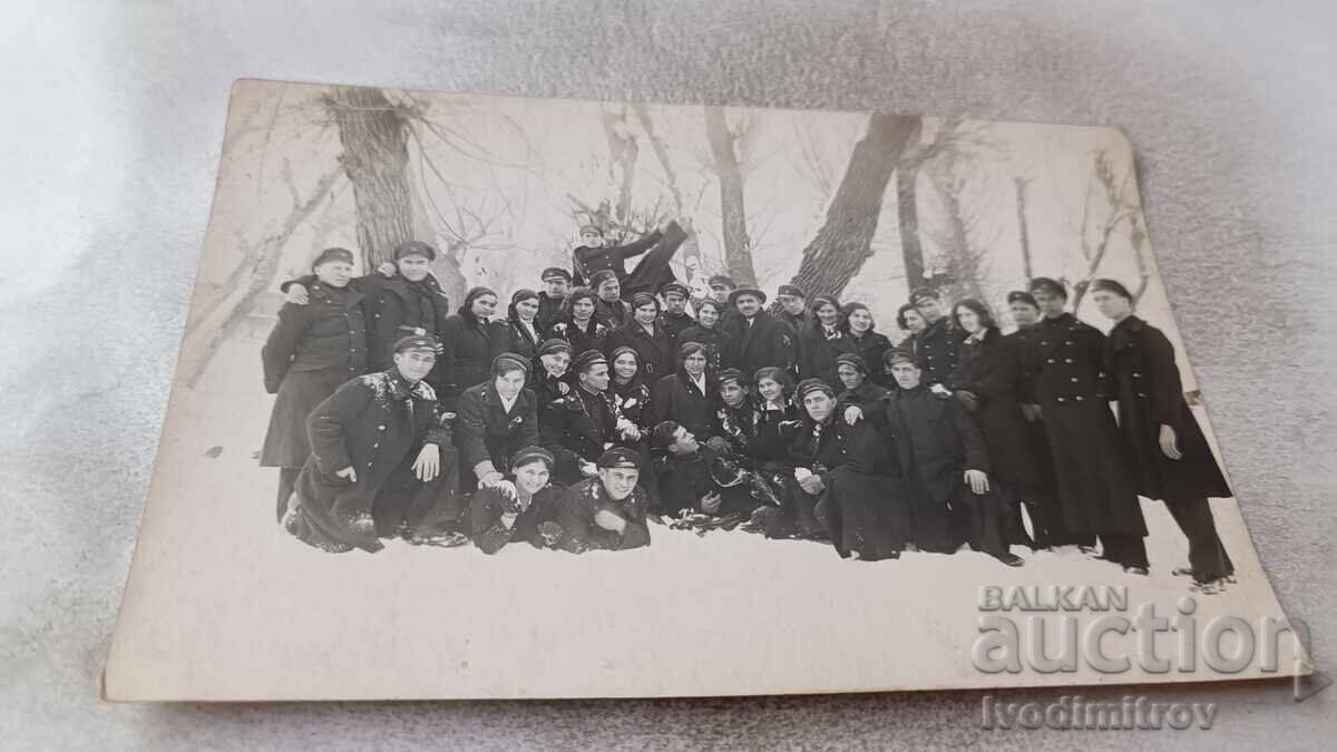 С-ка Луковитъ Ученици от VIII клас в парка през зимата 1933 С-ка Луковитъ Ученици от VIII клас в парка през зимата 1933