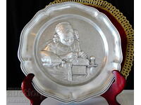 Калаена чиния,пано,картина Плетачката на дантели.