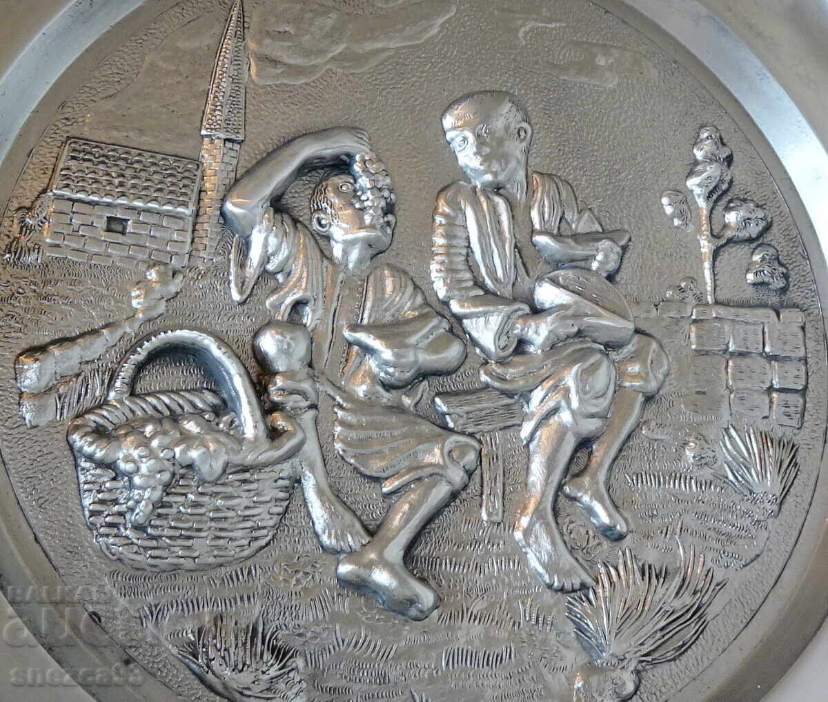 Farfurie de staniu cu pictură Mâncând struguri și pepene, Murillo cu preț 35.00 BGN | € 17.90 Farfurie de staniu cu pictură Mâncând struguri și pepene, Murillo cu preț 35.00 BGN | € 17.90