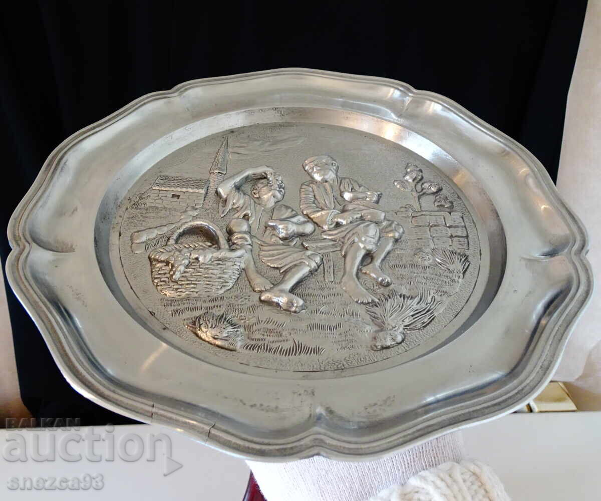 Licitație Farfurie de staniu cu pictură Mâncând struguri și pepene, Murillo Licitație Farfurie de staniu cu pictură Mâncând struguri și pepene, Murillo