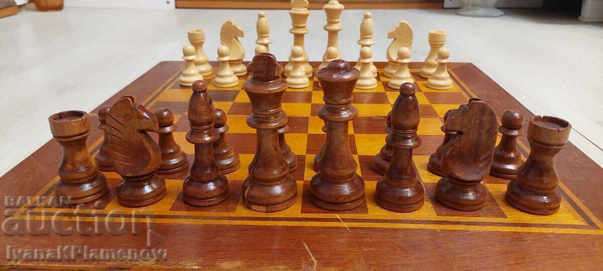 Шах и табла фигури дървени 48см за ценители с цена 66.00 лв. | € 33.75 Шах и табла фигури дървени 48см за ценители с цена 66.00 лв. | € 33.75