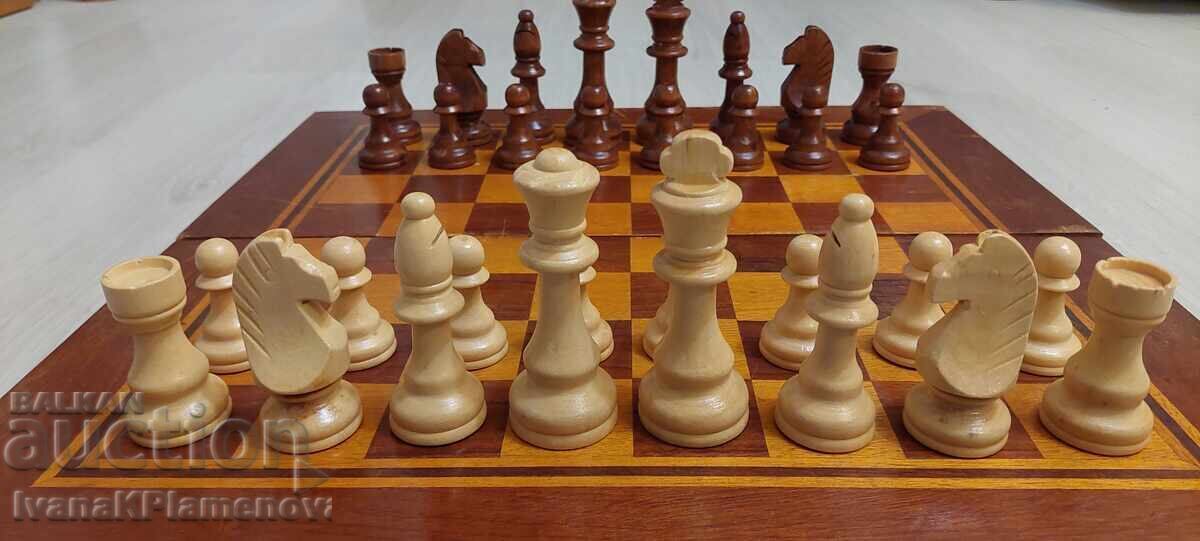 Доставка на Шах и табла фигури дървени 48см за ценители Доставка на Шах и табла фигури дървени 48см за ценители