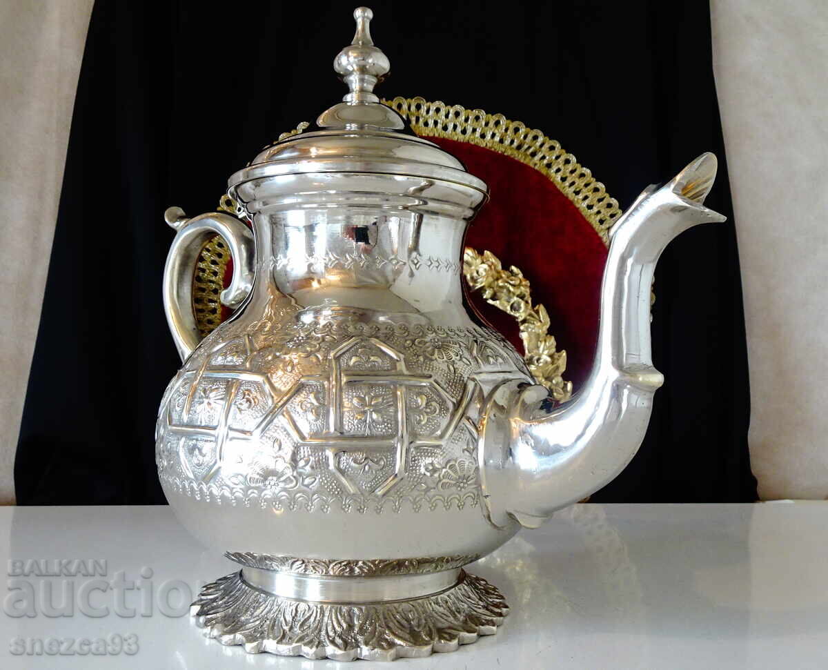 Licitație Ceainic marocan argintat, cană Touzani Mohamed Licitație Ceainic marocan argintat, cană Touzani Mohamed