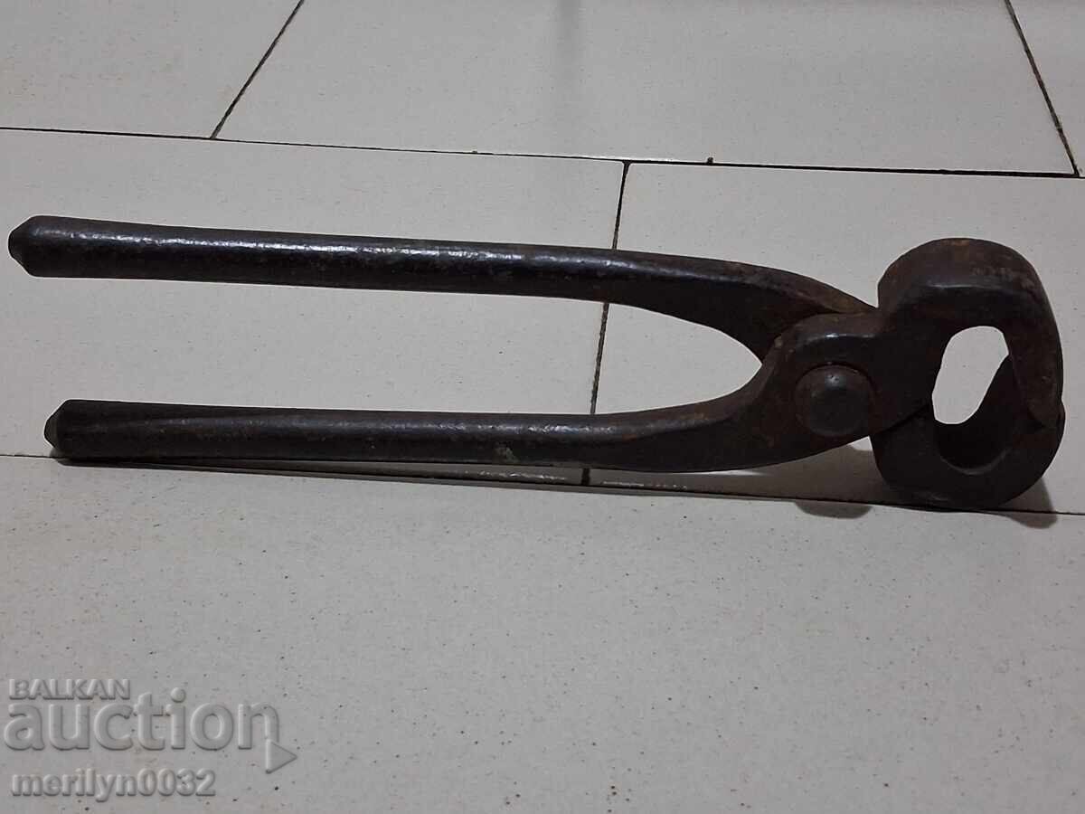 Стари ковани клещи керпедент керпедени с цена 47.00 лв. | € 24.03 Стари ковани клещи керпедент керпедени с цена 47.00 лв. | € 24.03