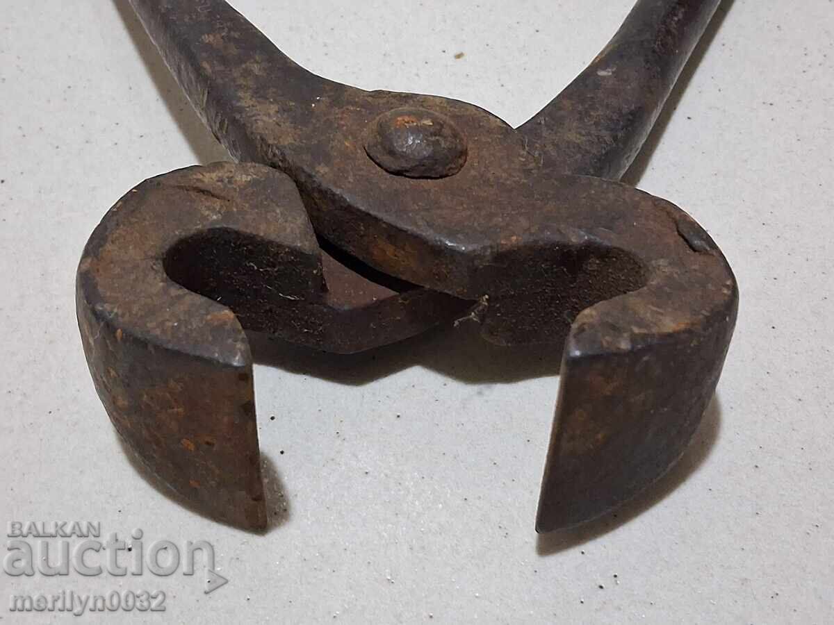 Доставка на Стари ковани клещи керпедент керпедени Доставка на Стари ковани клещи керпедент керпедени