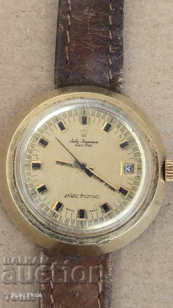 ЧАСОВНИК РЯДЪК ПОЗЛАТЕН НЕ ЗНАМ ДАЛИ РАБОТИ БЗЦ !!!! с цена 6.50 лв. | € 3.32 ЧАСОВНИК РЯДЪК ПОЗЛАТЕН НЕ ЗНАМ ДАЛИ РАБОТИ БЗЦ !!!! с цена 6.50 лв. | € 3.32