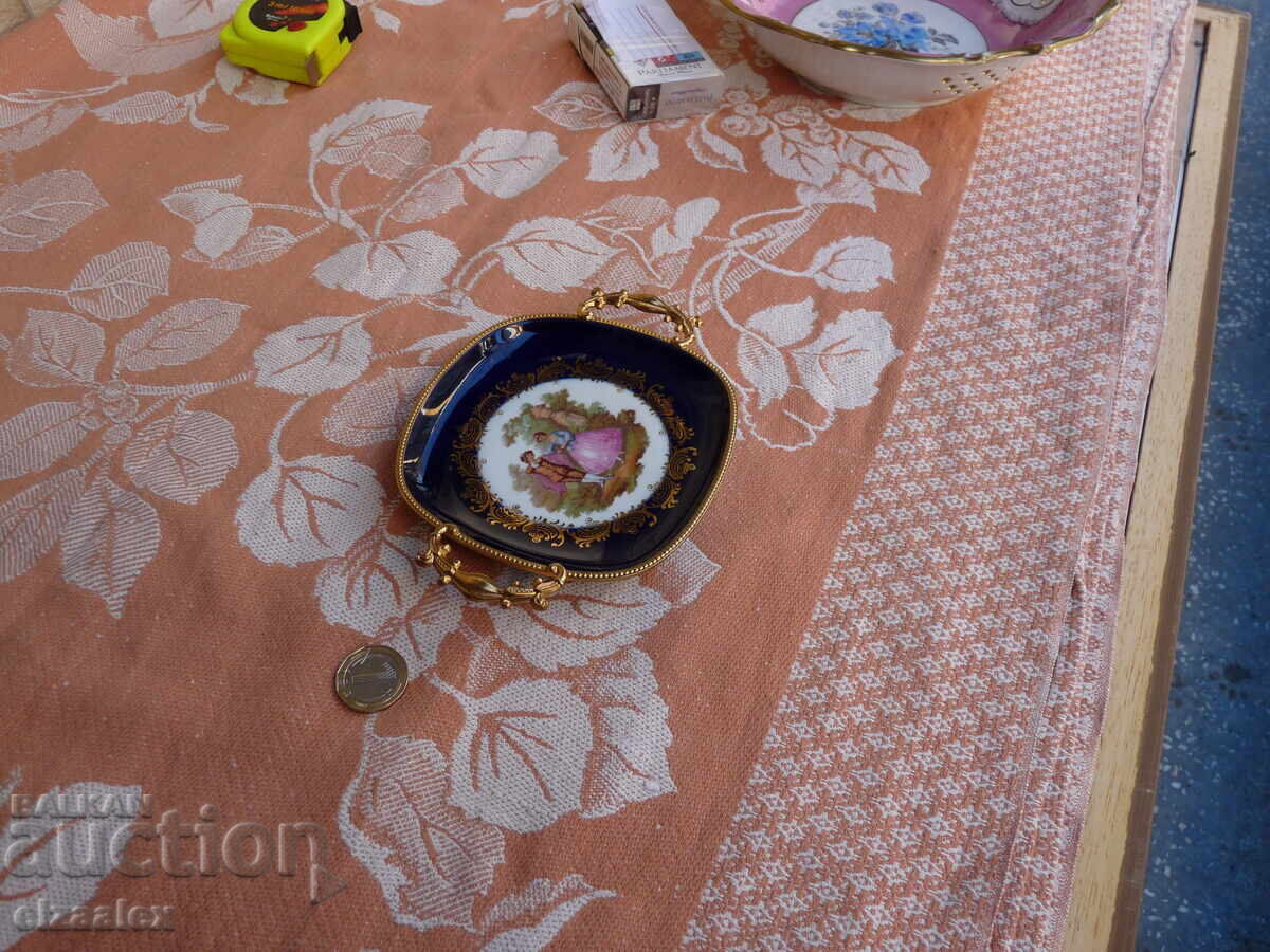 Delivery of Old hand-painted LIMOGES porcelain 16 / 12 cm bronze handles Delivery of Old hand-painted LIMOGES porcelain 16 / 12 cm bronze handles