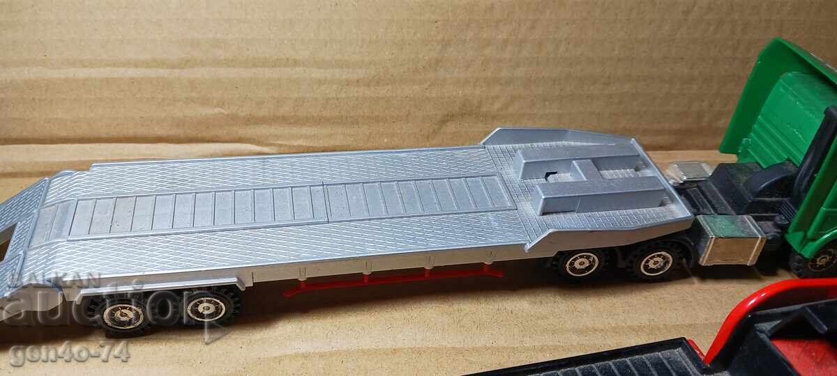 Доставка на влекач с хеликоптер Доставка на влекач с хеликоптер