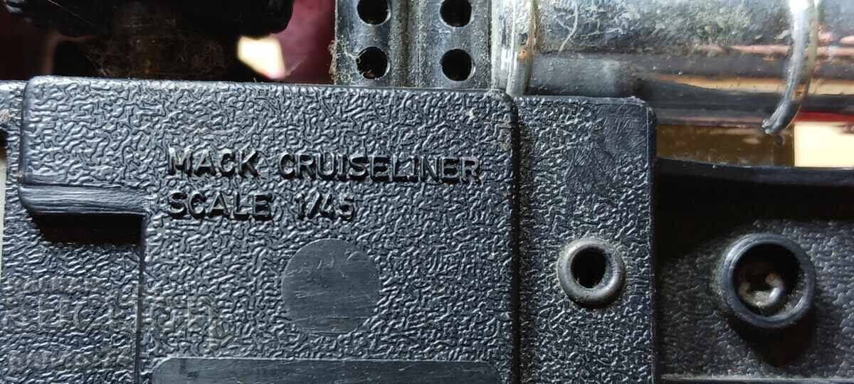 Livrarea Tractor cu platformă Mack Cruise Liner 1:45 Livrarea Tractor cu platformă Mack Cruise Liner 1:45