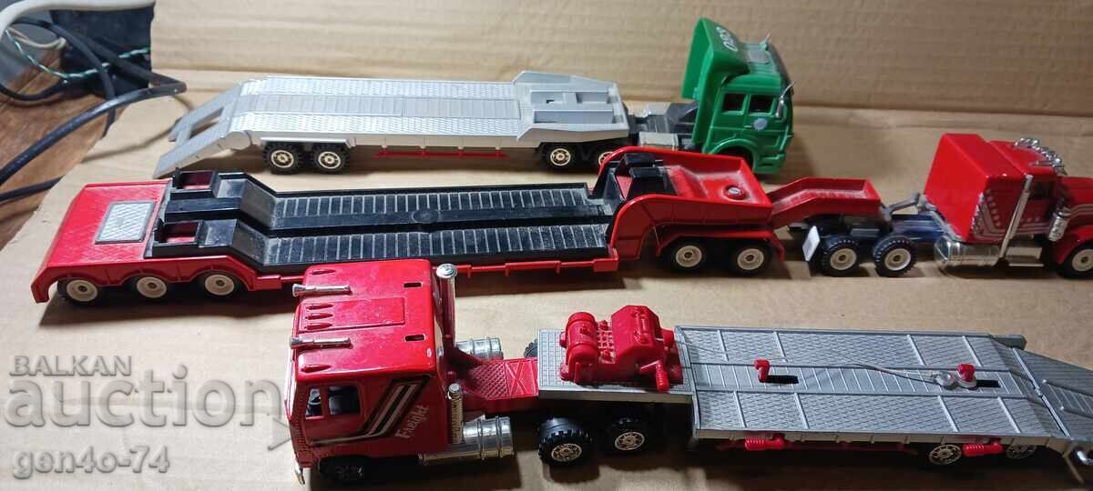 Tractor cu platformă Mack Cruise Liner 1:45 Tractor cu platformă Mack Cruise Liner 1:45