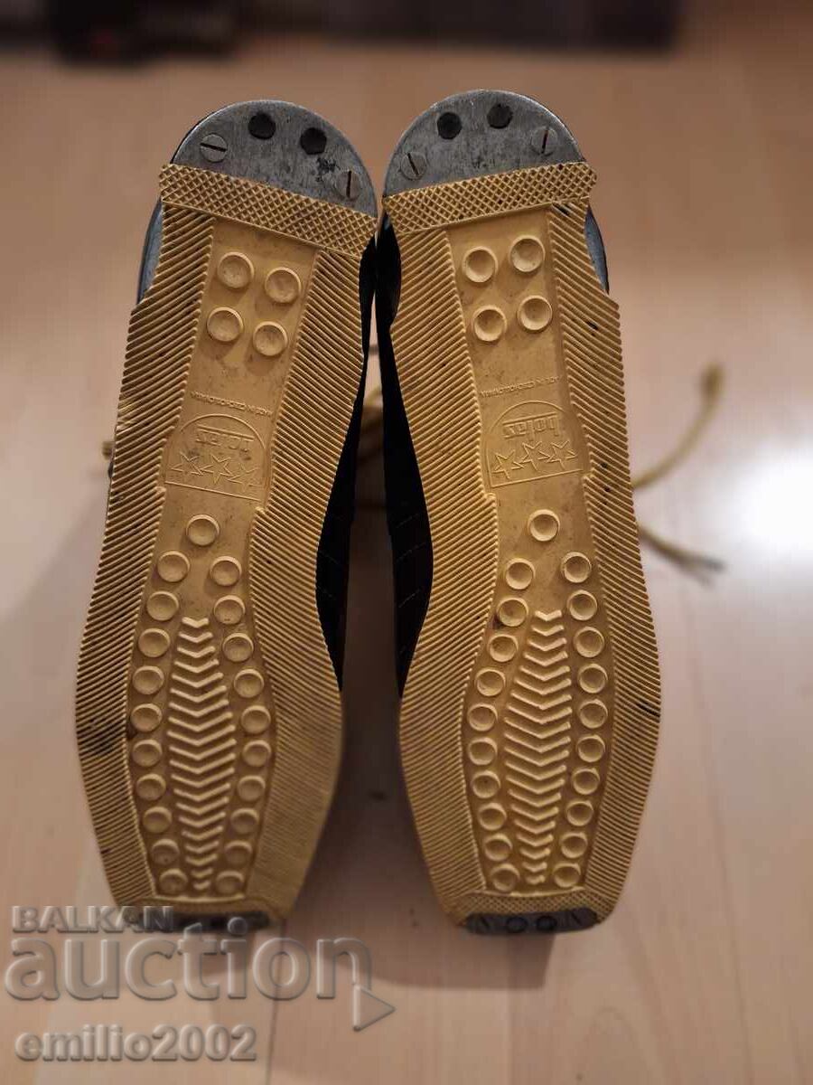 Παράδοση Ρετρό σκι παπούτσια Παράδοση Ρετρό σκι παπούτσια