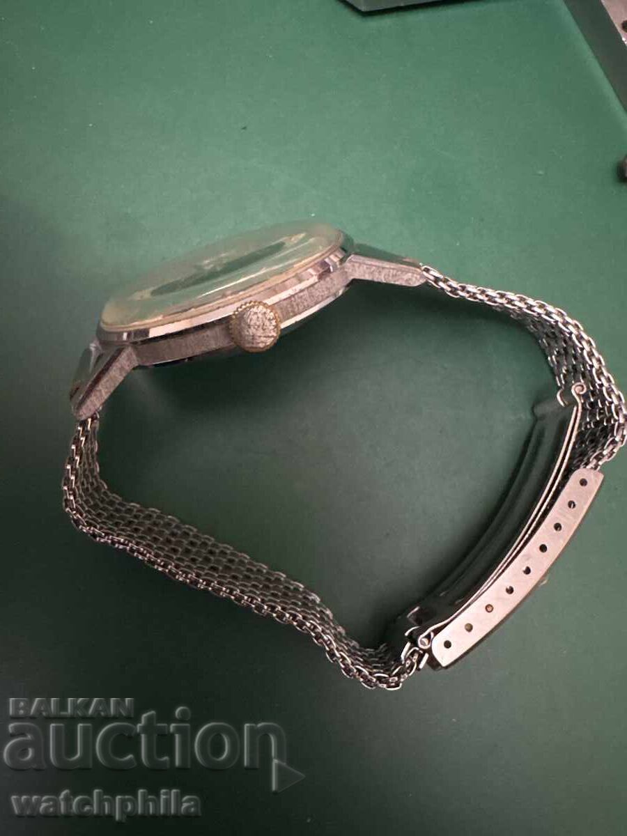 Аукцион Neutre 15 jewels швейцарски механичен мъжки часовник. Работи Аукцион Neutre 15 jewels швейцарски механичен мъжки часовник. Работи