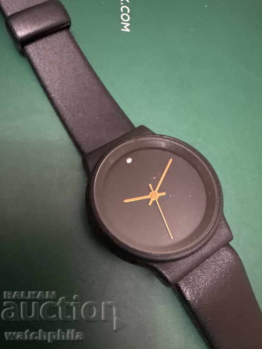 Доставка на швейцарски часовник с Диамант. Нов с кутия. Рядък