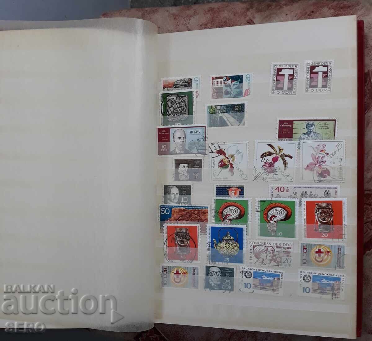Филателия-мн. хубав класьор с 24 листа и около 300 пощ.марки с цена 50.00 лв. | € 25.56 Филателия-мн. хубав класьор с 24 листа и около 300 пощ.марки с цена 50.00 лв. | € 25.56