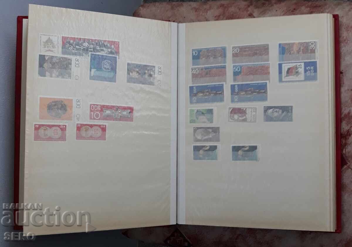 Доставка на Филателия-мн. хубав класьор с 24 листа и около 300 пощ.марки Доставка на Филателия-мн. хубав класьор с 24 листа и около 300 пощ.марки