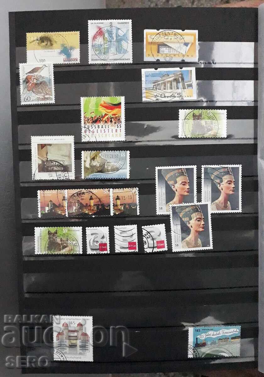 Livrarea Filatelie - clasor frumos, cu 30 de file și circa 150 de timbre poștale Livrarea Filatelie - clasor frumos, cu 30 de file și circa 150 de timbre poștale