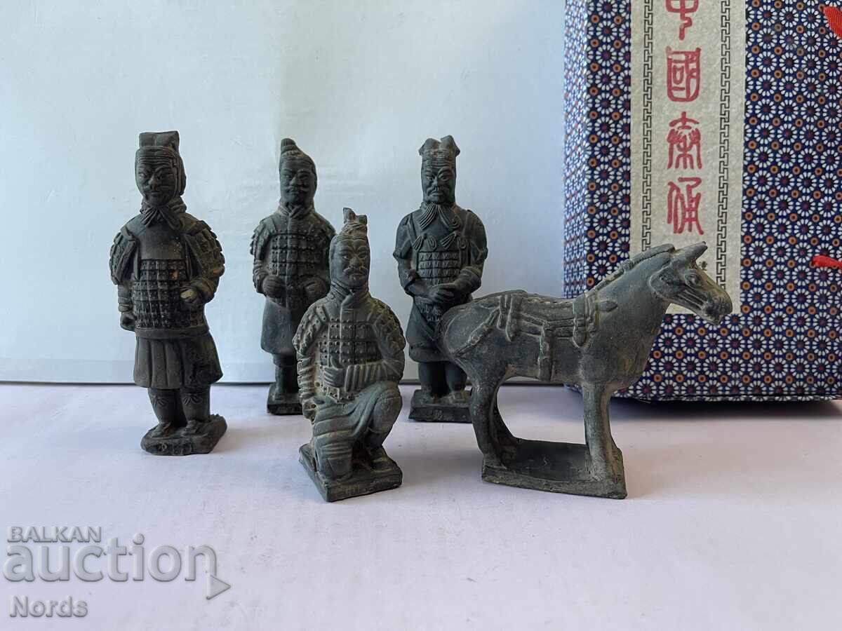 Soldați de teracotă chinezi cu preț 0.01 BGN | € 0.01 Soldați de teracotă chinezi cu preț 0.01 BGN | € 0.01