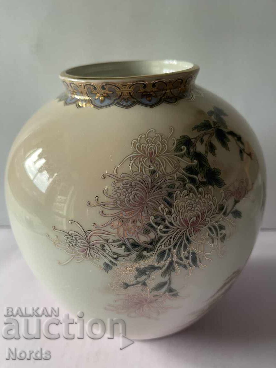 Vază japoneză frumoasă cu preț 0.01 BGN | € 0.01 Vază japoneză frumoasă cu preț 0.01 BGN | € 0.01