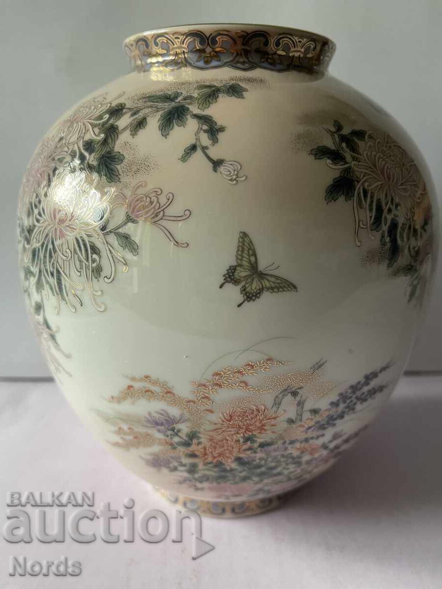 Vază japoneză frumoasă Vază japoneză frumoasă