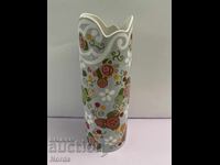 O vaza frumoasa de portelan