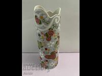 O vaza frumoasa de portelan