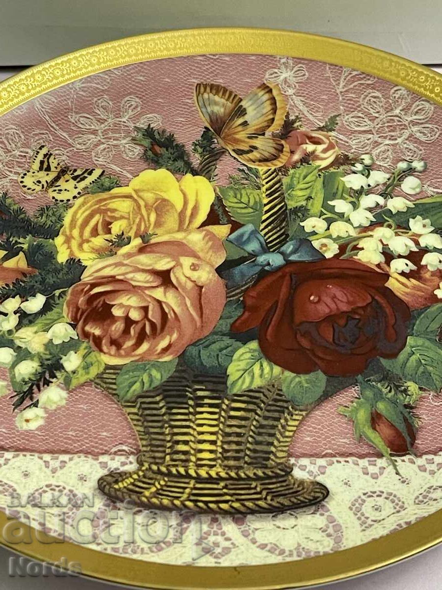 Ένα όμορφο πορσελάνινο πιάτο με τιμή 0.01 BGN | € 0.01