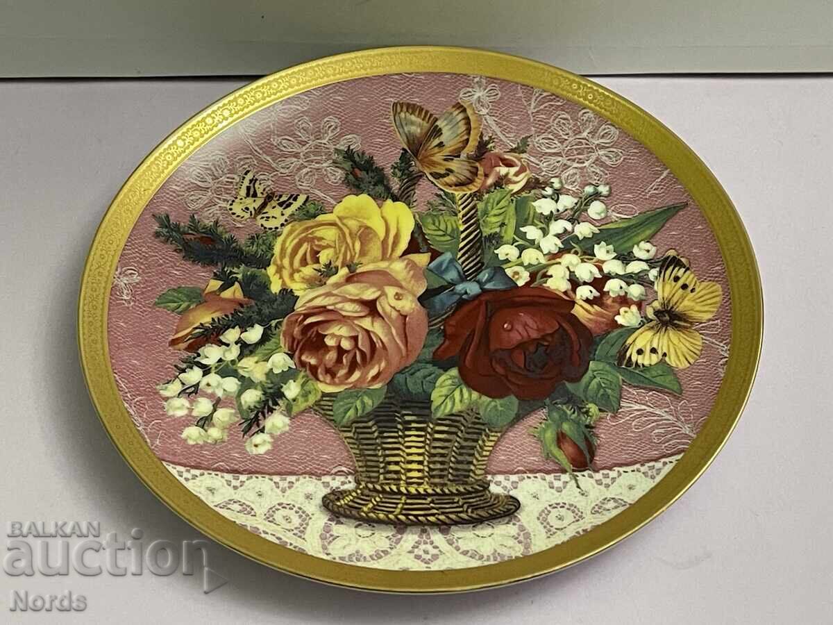 Δημοπρασία Ένα όμορφο πορσελάνινο πιάτο