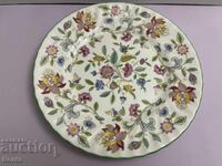 Ένα όμορφο πορσελάνινο πιάτο