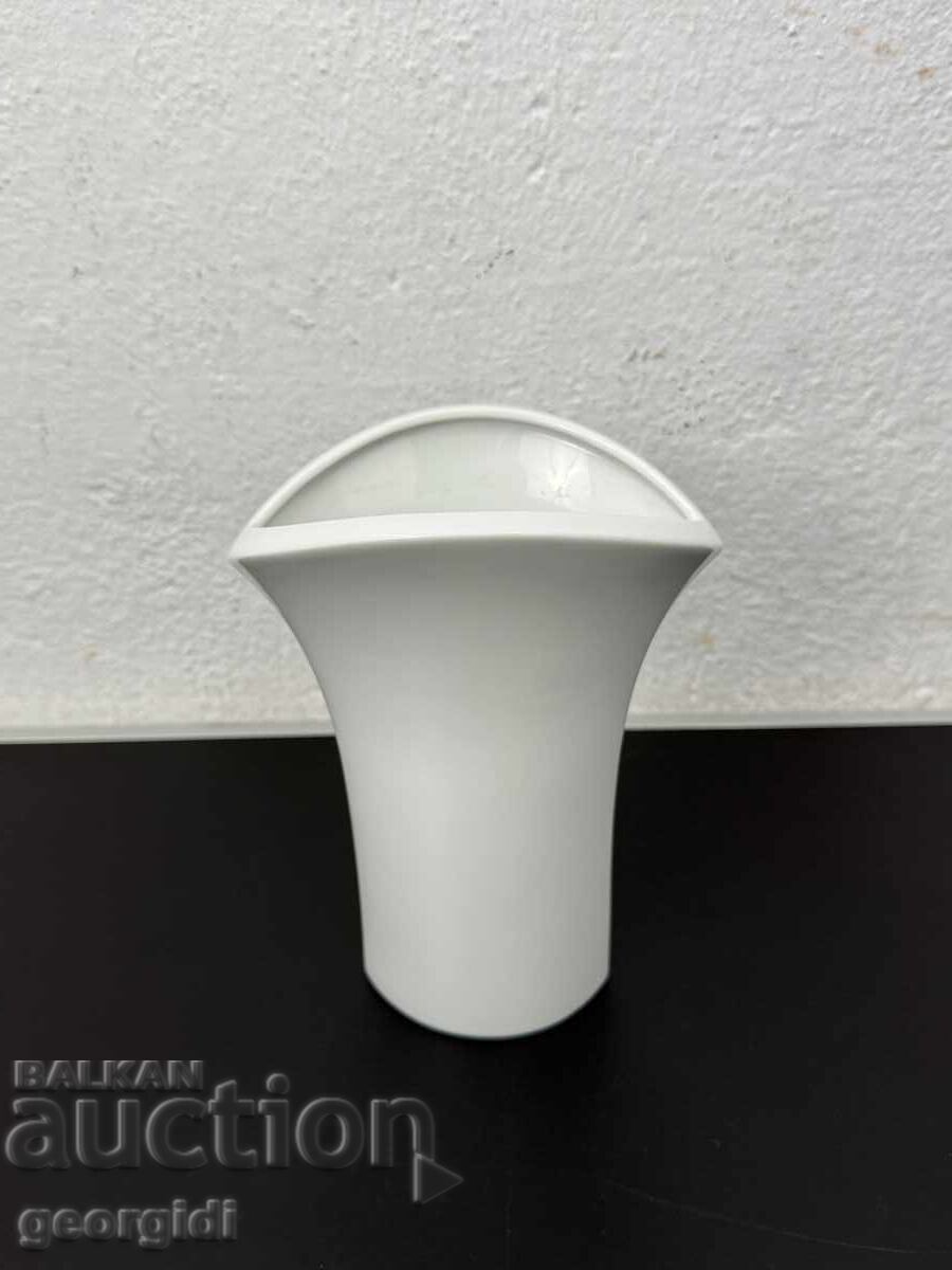 Аукцион Порцеланова ваза Kaiser. №7720 Аукцион Порцеланова ваза Kaiser. №7720