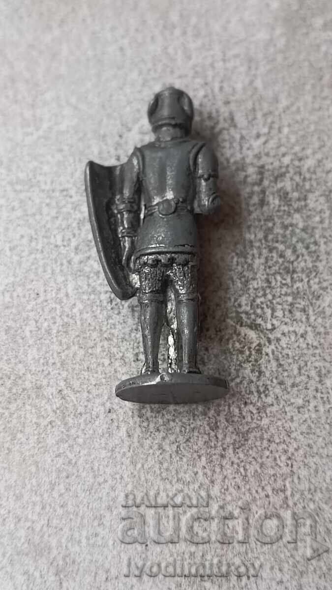 Метална фигурка от шоколадово яйце Рицар с цена € 6.47 | 12.65 лв.