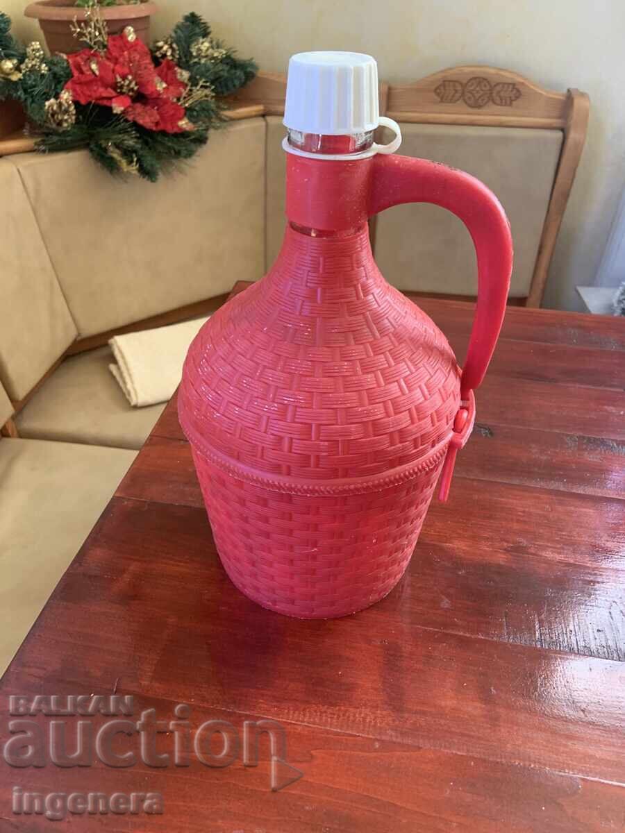 DAMIGEANĂ STICLĂ ÎMPLETITĂ PENTRU RACHIU - 3 LITRI DE PE VREMEA SOCIALISMULUI DAMIGEANĂ STICLĂ ÎMPLETITĂ PENTRU RACHIU - 3 LITRI DE PE VREMEA SOCIALISMULUI