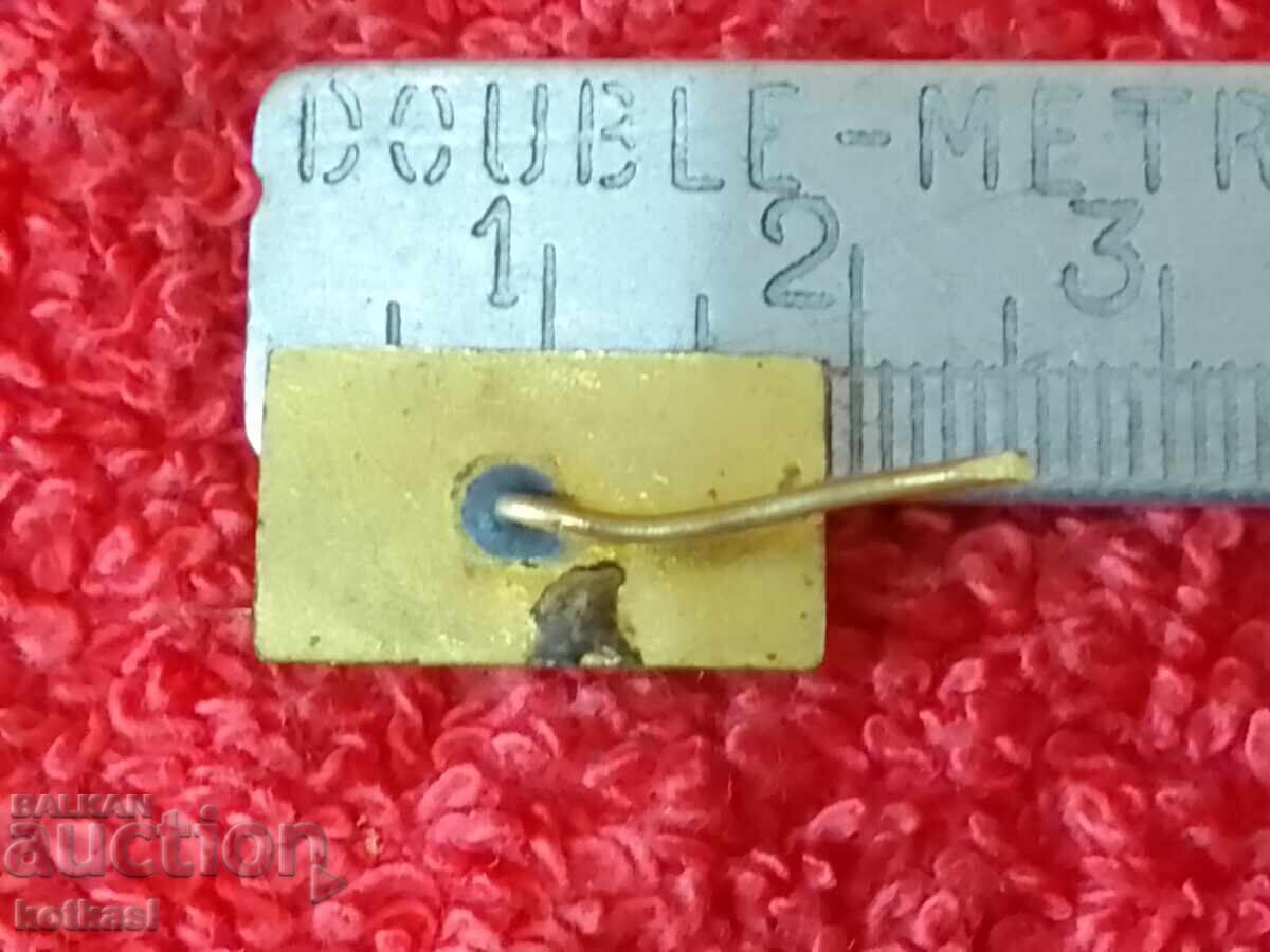 Стара соц метална бронз игла значка БФ СКИ с цена € 1.02 | 1.99 лв. Стара соц метална бронз игла значка БФ СКИ с цена € 1.02 | 1.99 лв.