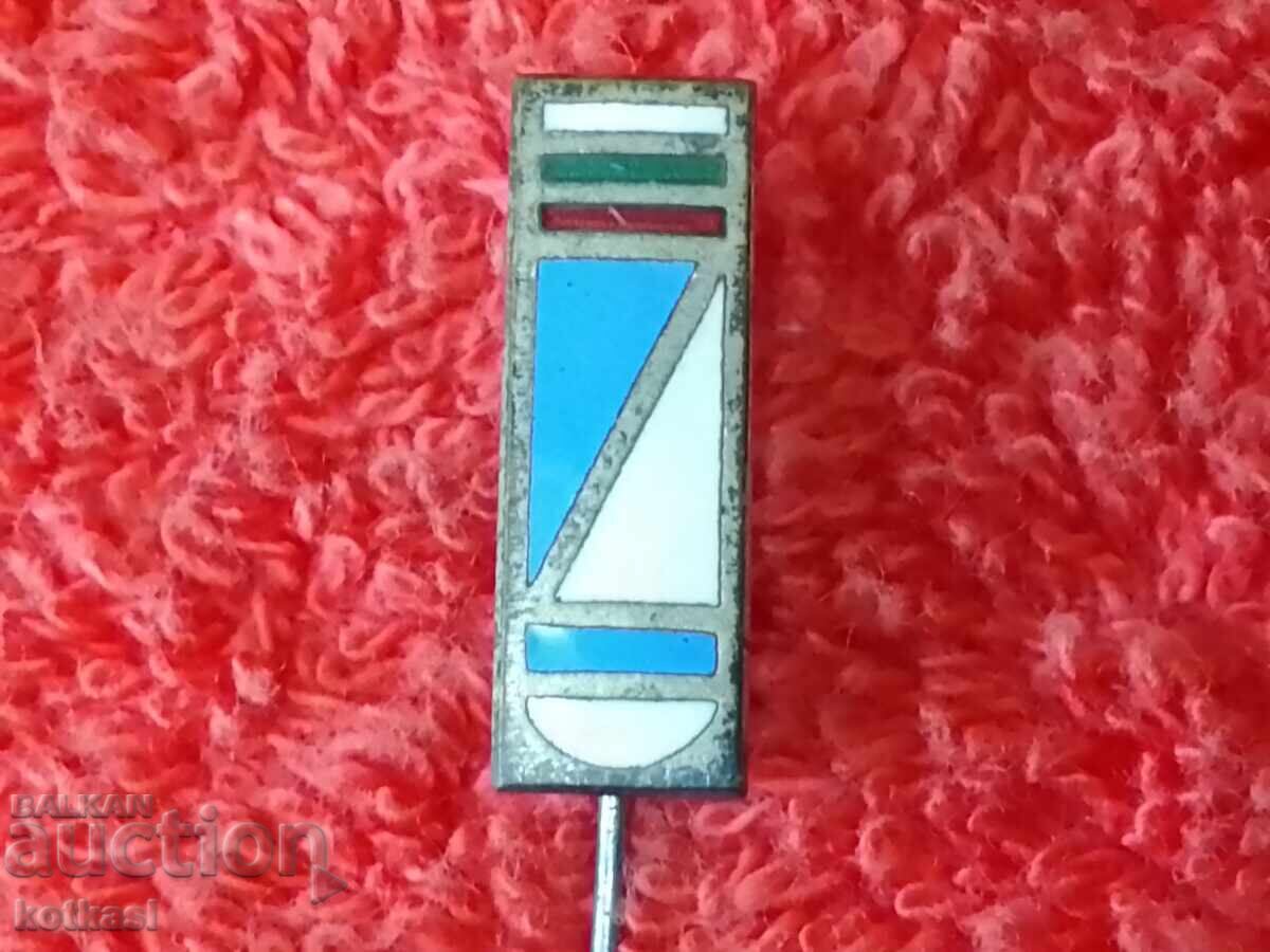 Аукцион Стара соц метална игла значка емайл Ветроходство Яхта