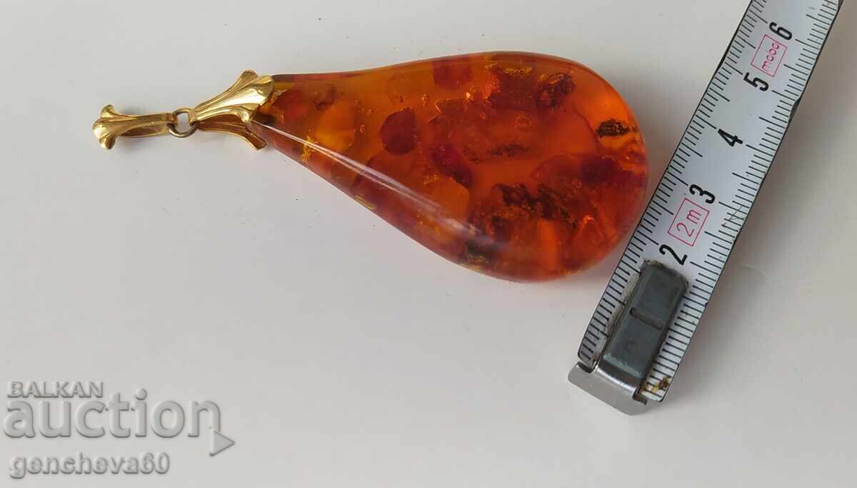 Auction  Amber Pendant Necklace