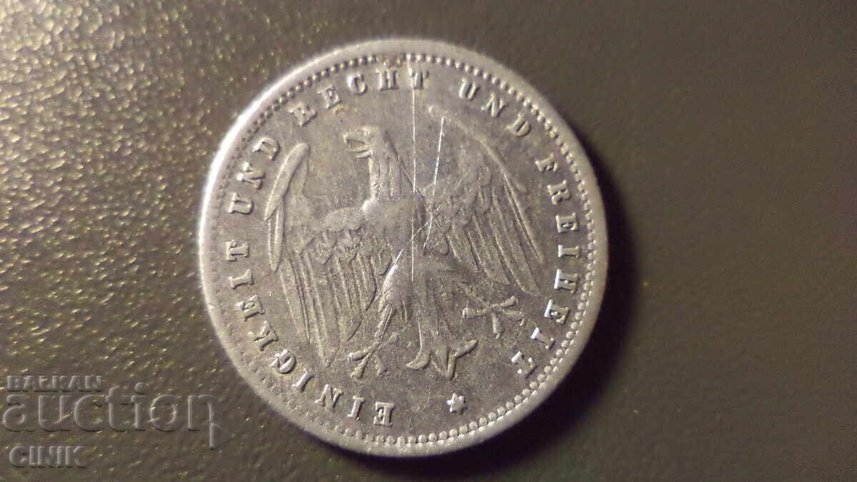 Licitație NU EXISTĂ TRADUCERE DIRECTĂ. Titlul original nu este clar